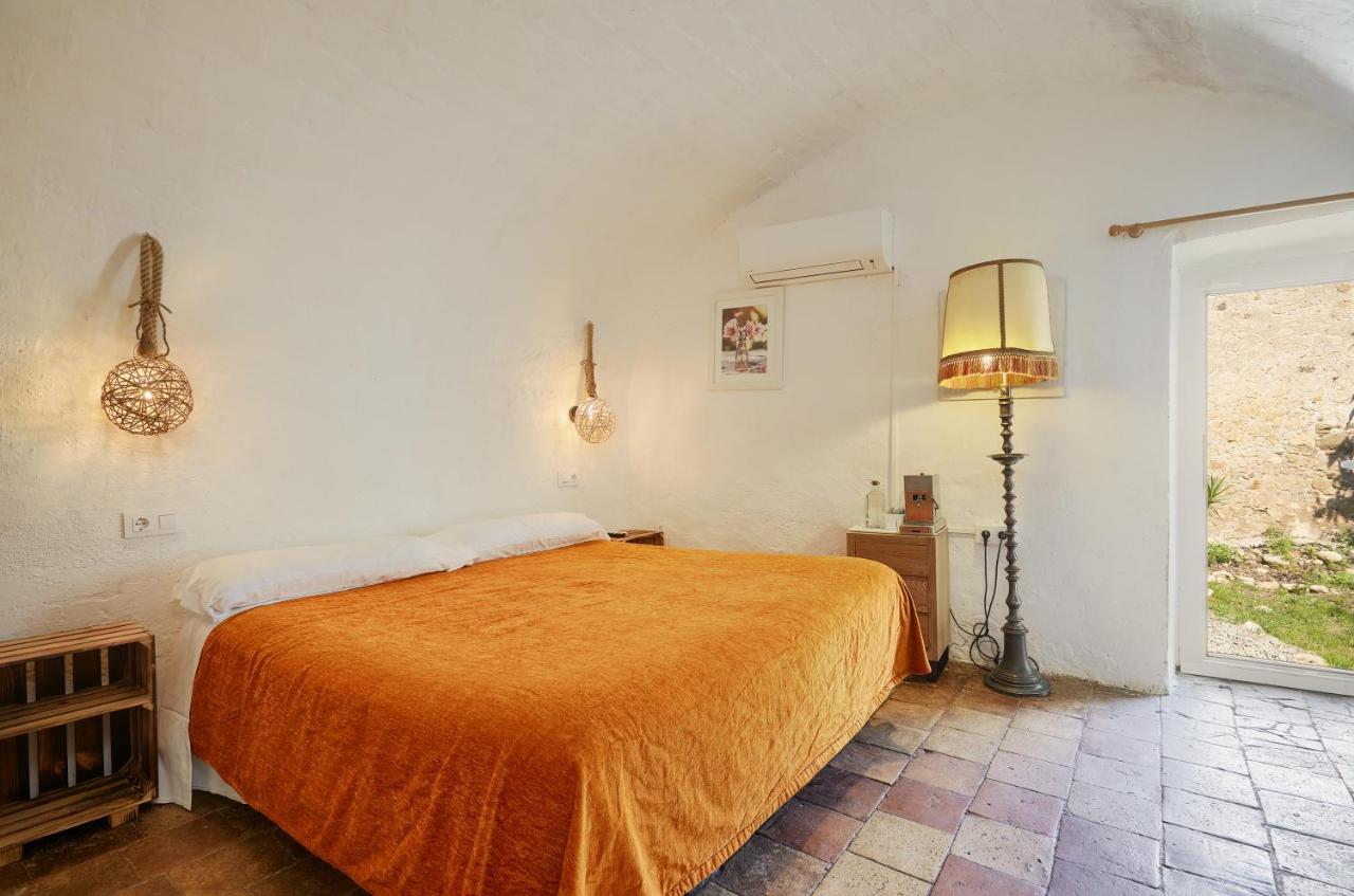 Bed and Breakfast Mas Torrencito pet friendly Parets d'Empordà Exterior foto
