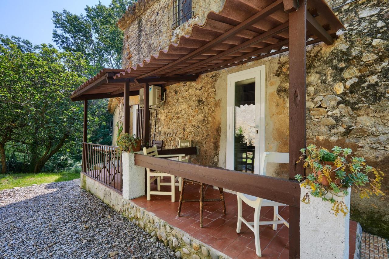 Bed and Breakfast Mas Torrencito pet friendly Parets d'Empordà Exterior foto