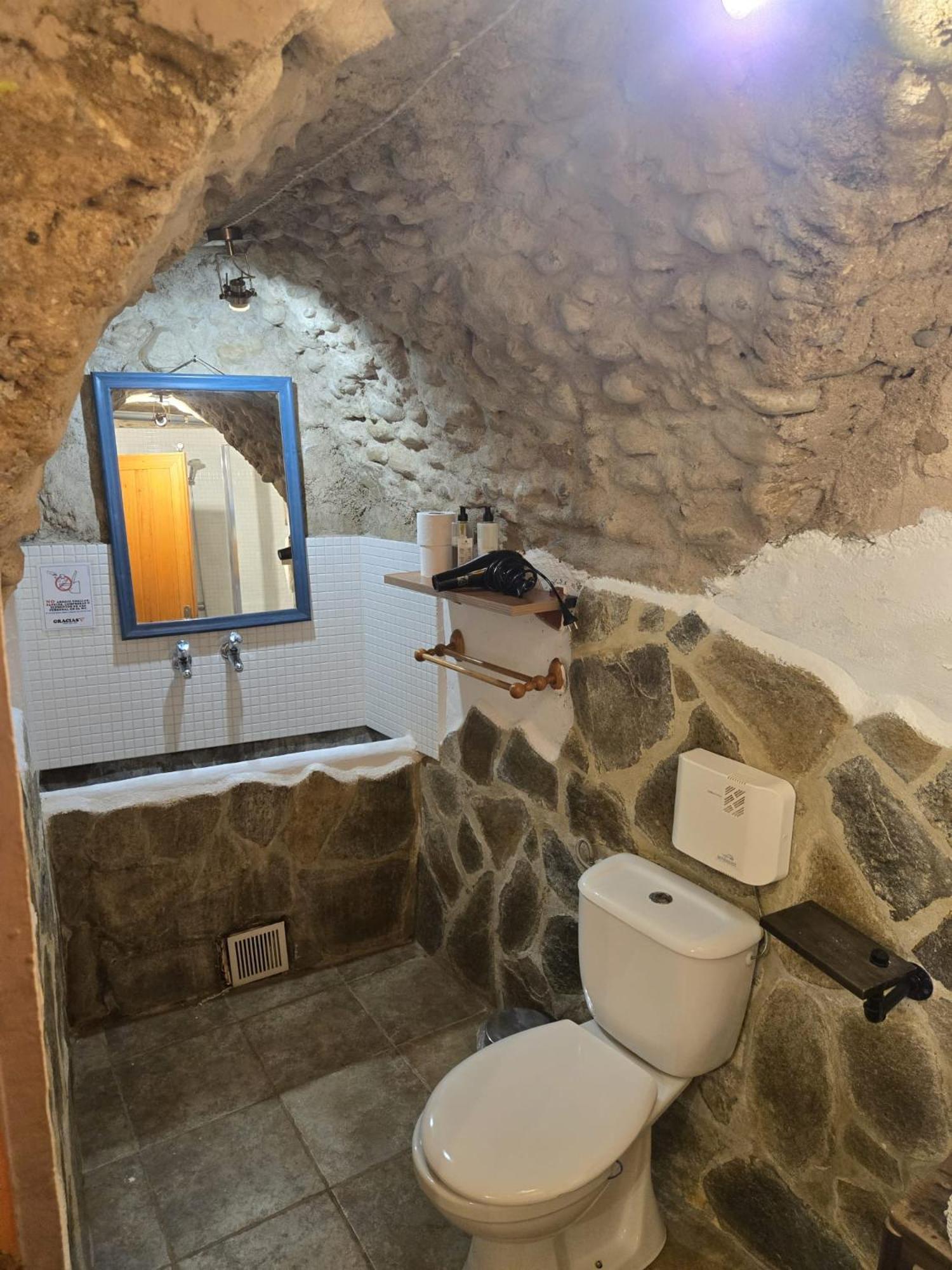 Bed and Breakfast Mas Torrencito pet friendly Parets d'Empordà Exterior foto