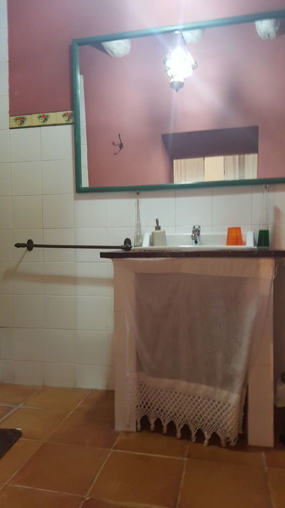 Bed and Breakfast Mas Torrencito pet friendly Parets d'Empordà Exterior foto
